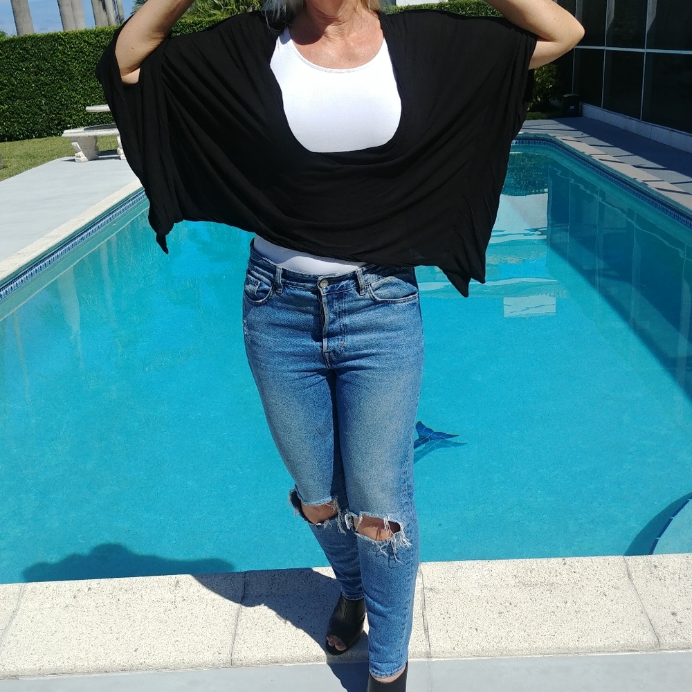 Emma & Sam LF Flowy Black Deep V Neck loose pancho top
